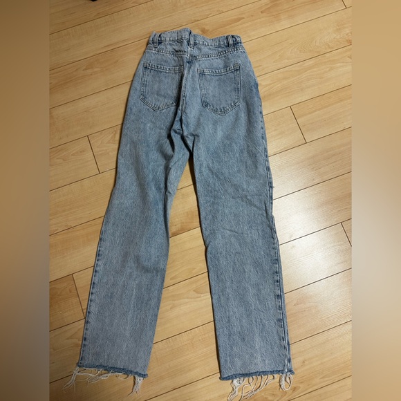 90s straight leg jeans. - Picture 2 of 3
